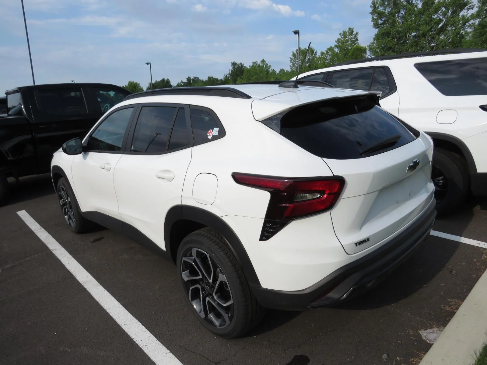 Used 2025 Summit White Chevrolet 2RS image 10