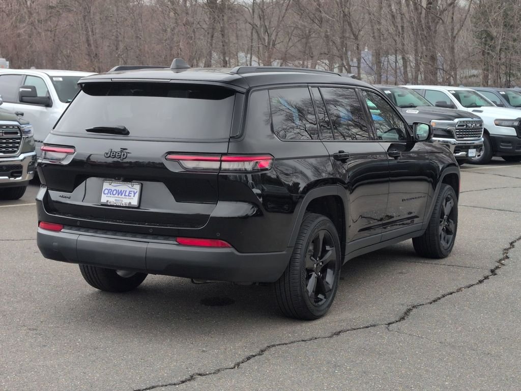 Used 2023 Black Jeep Altitude image 3