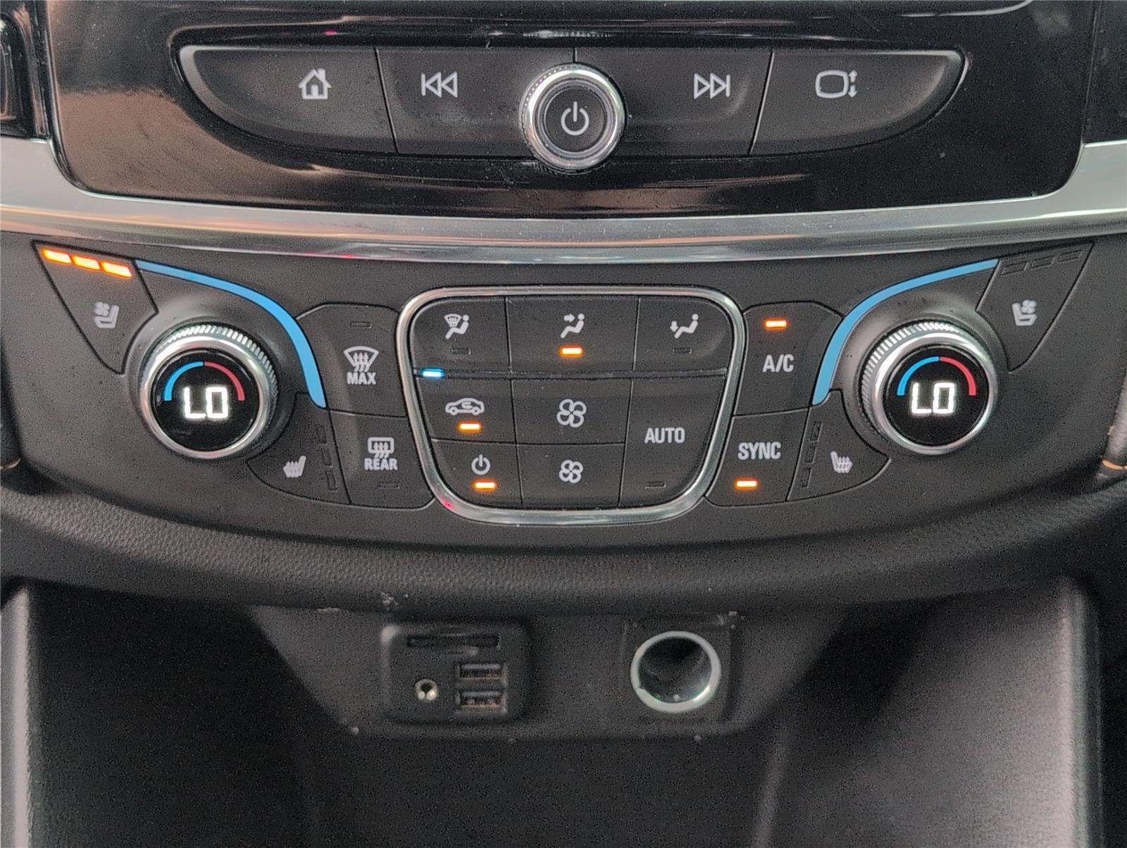 Used 2021 Iridescent Pearl Tricoat Chevrolet Premier image 21