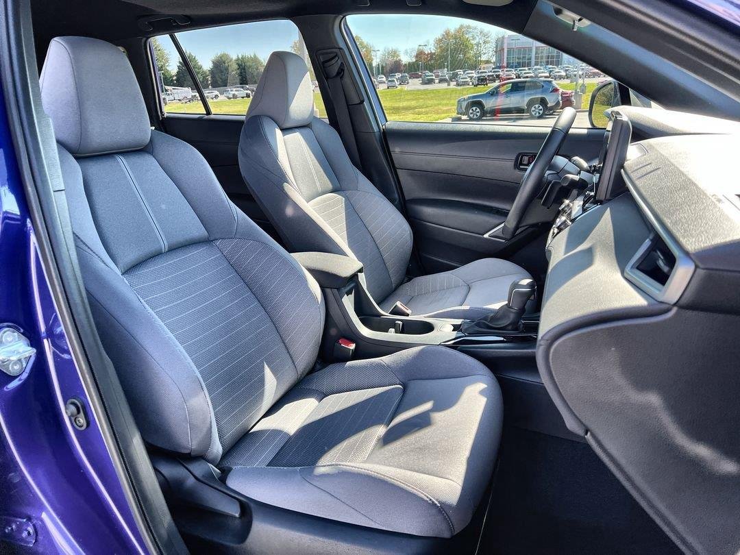 Used 2025 Blue Crush Metallic w/Jet Black Roof Toyota Hybrid SE image 22