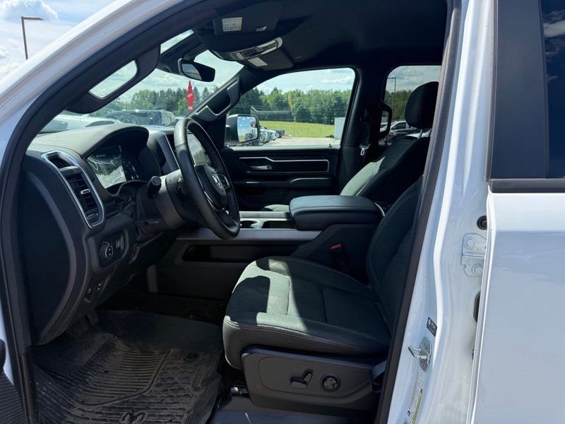 Used 2025 White Ram Big Horn/Lone Star image 9