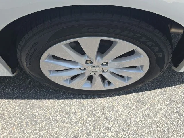 Used 2014 White Honda EX-L image 26