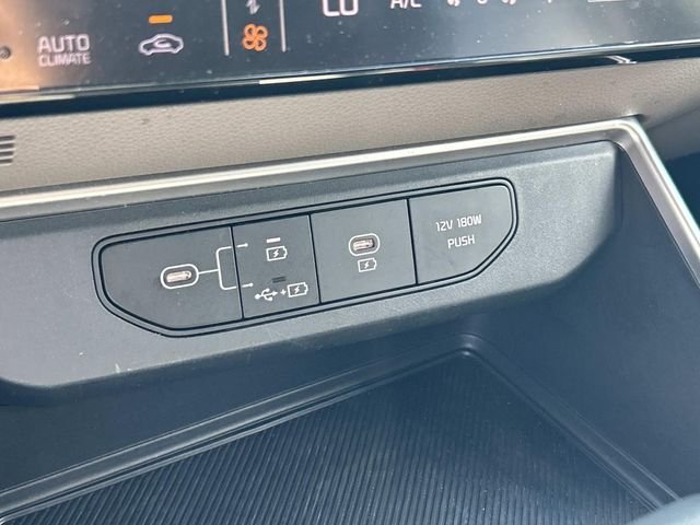 Used 2025 Red Kia LXS image 28