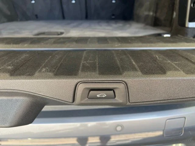 Used 2024 Gray BMW xDrive40i image 38