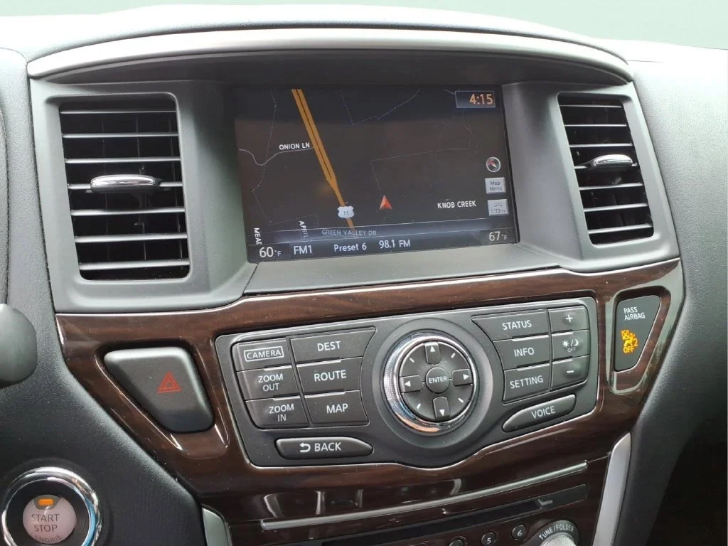 Used 2016 Gray Nissan SL image 22