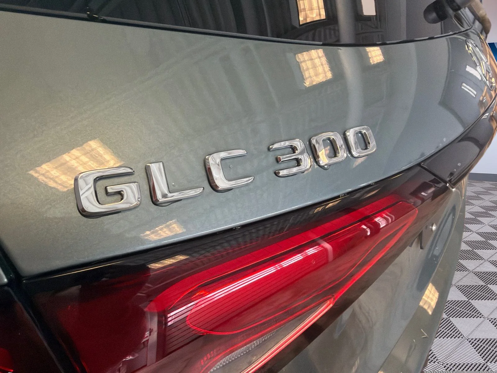 Used 2026 Silver Mercedes-Benz GLC 300 4MATIC SUV image 28