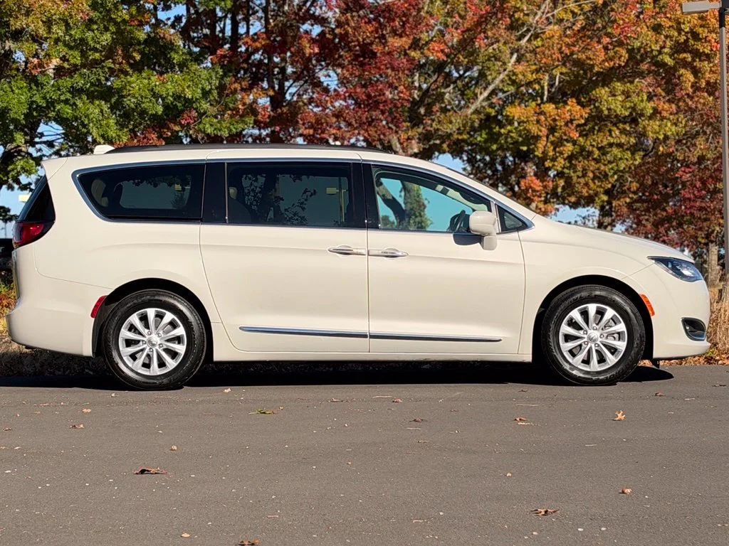 Used 2017 Tusk White Chrysler Touring L image 8