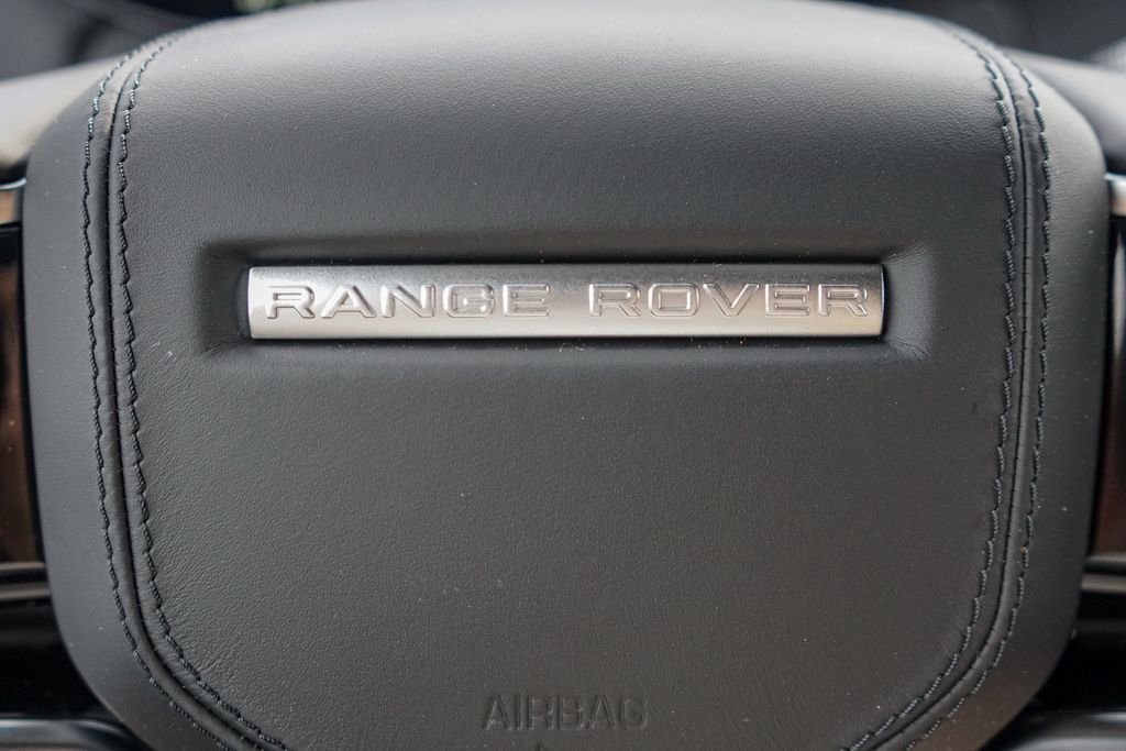 New 2026 Giola Green Metallic Land Rover SE image 15