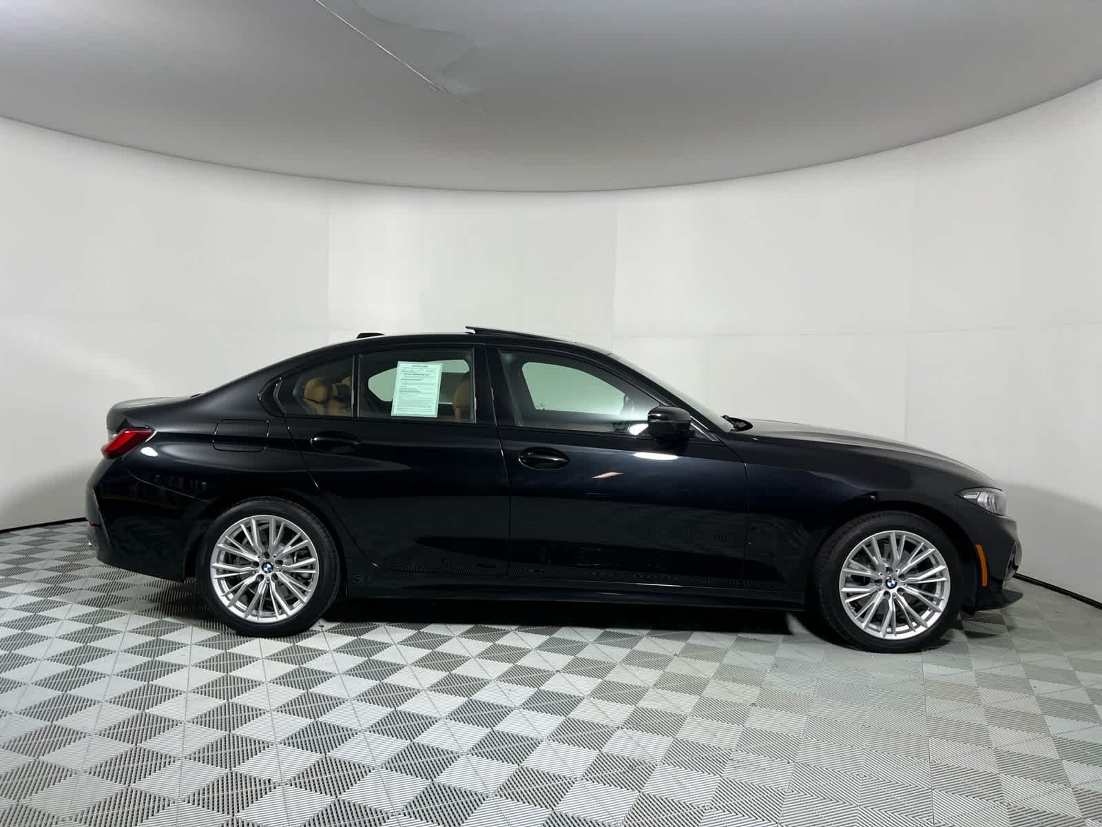 2023 BMW 3 Series 330i - Photo 7