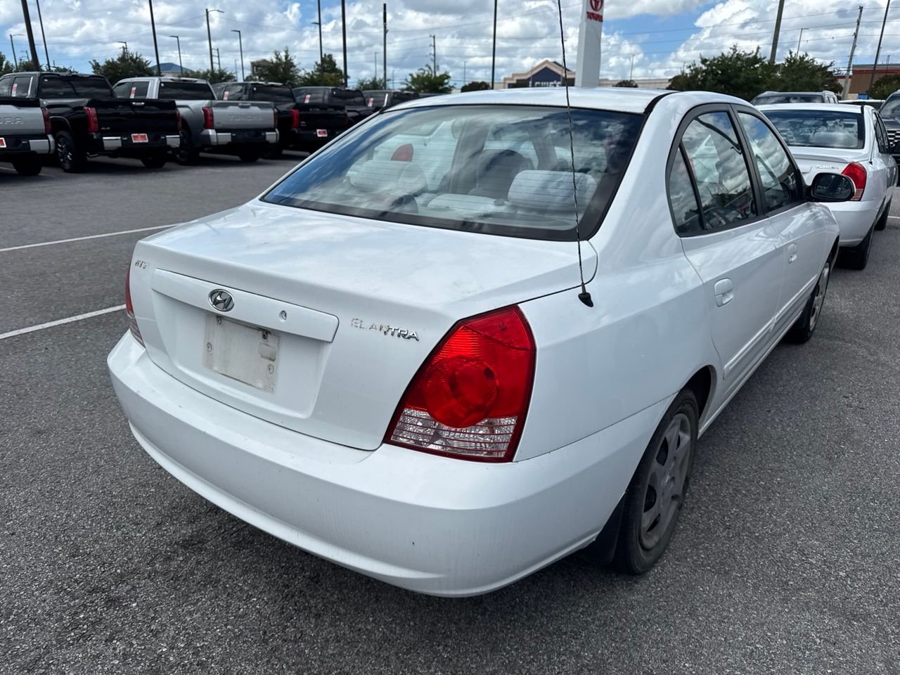 Used 2005 White Hyundai GLS image 3