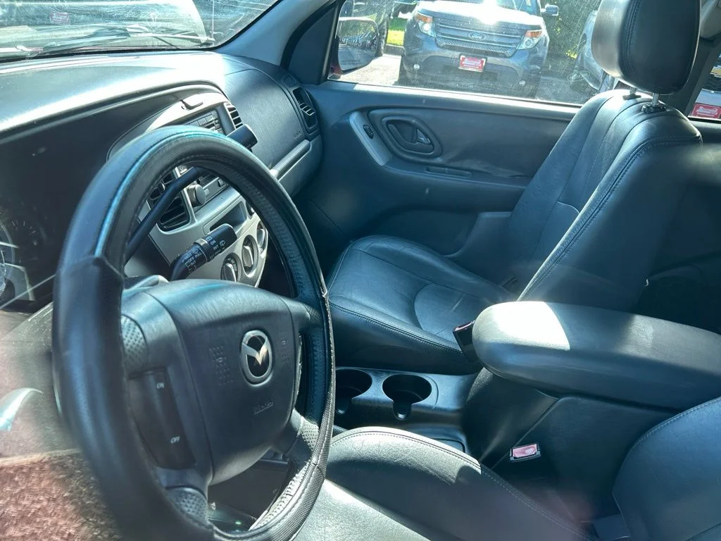 Used 2004 Red Mazda ES image 11