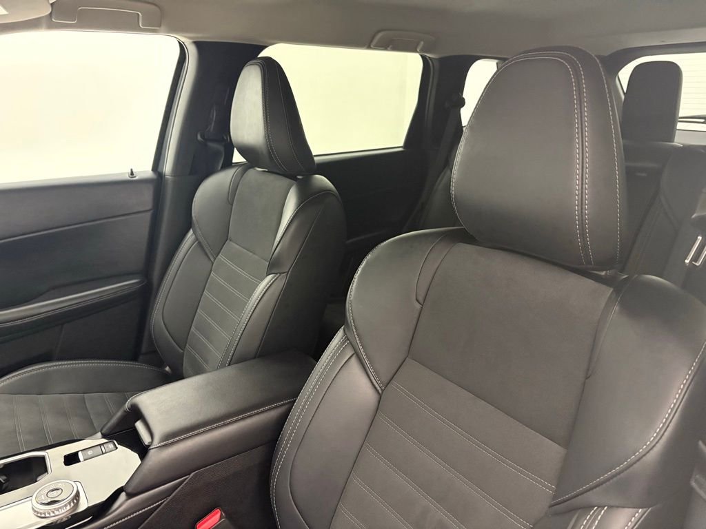 Used 2025 Gray Mitsubishi SE image 26