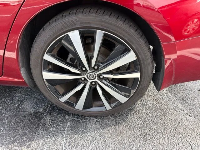 Used 2022 Red Nissan 2.5 SR image 10