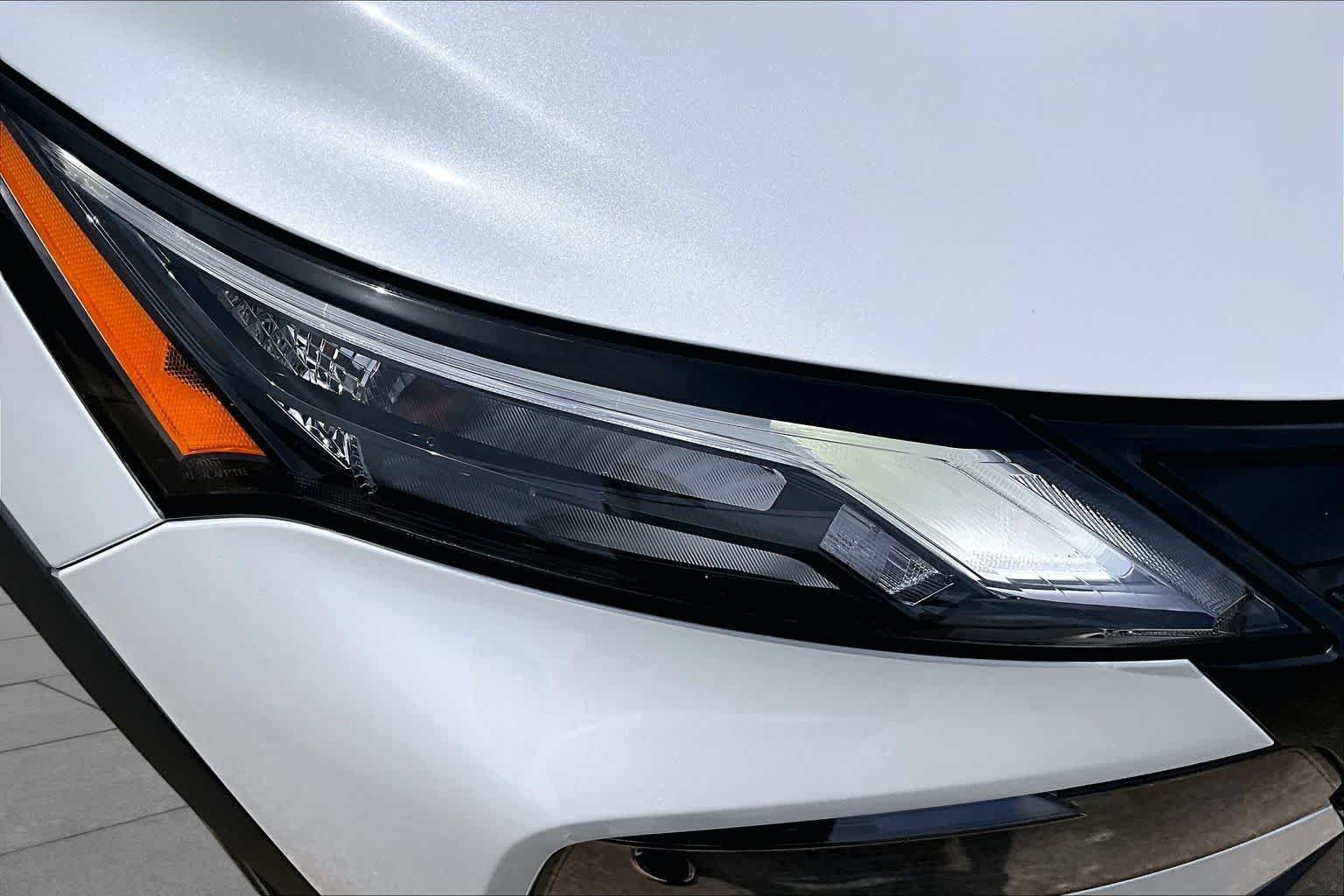 New 2026 Everest White Pearl TriCoat Nissan Dark Armor image 19