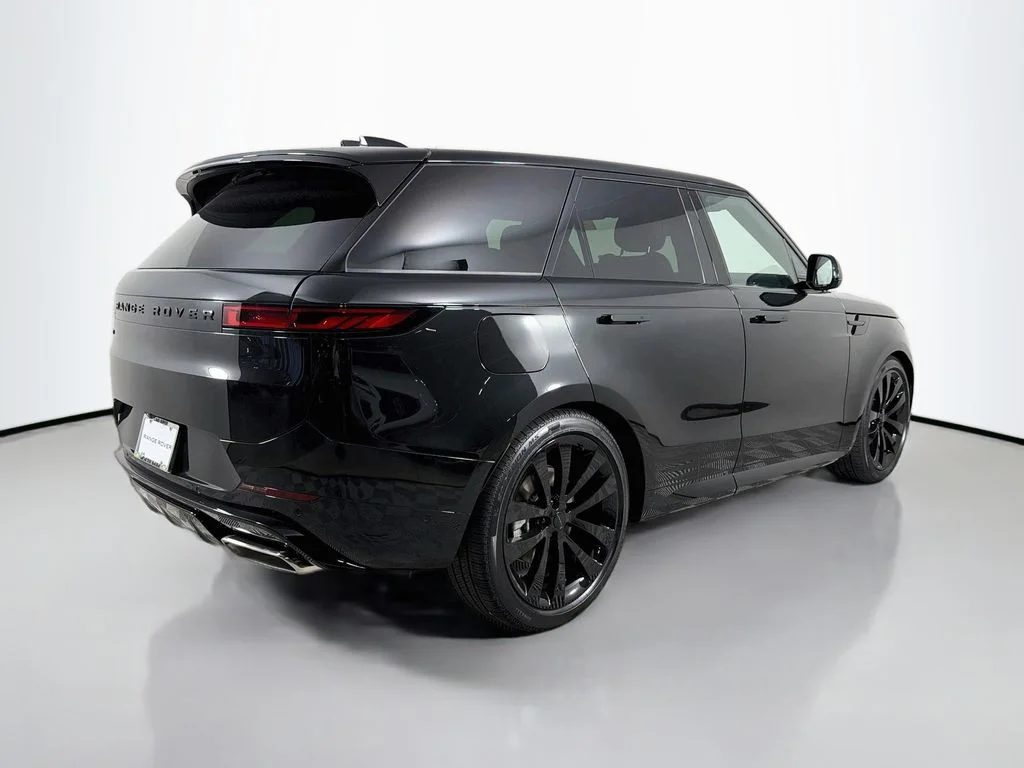New 2026 Santorini Black Land Rover Dynamic SE image 5