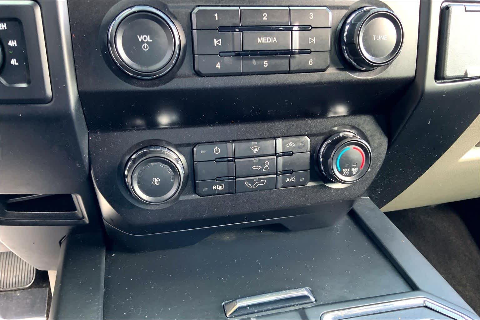 Used 2020 Agate Black Metallic Ford XL image 35