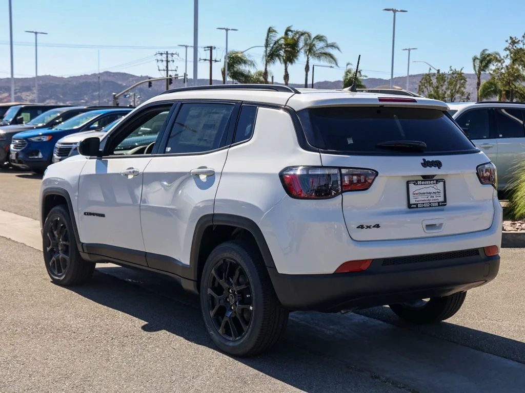 New 2026 Bright White Clearcoat Jeep Latitude image 6