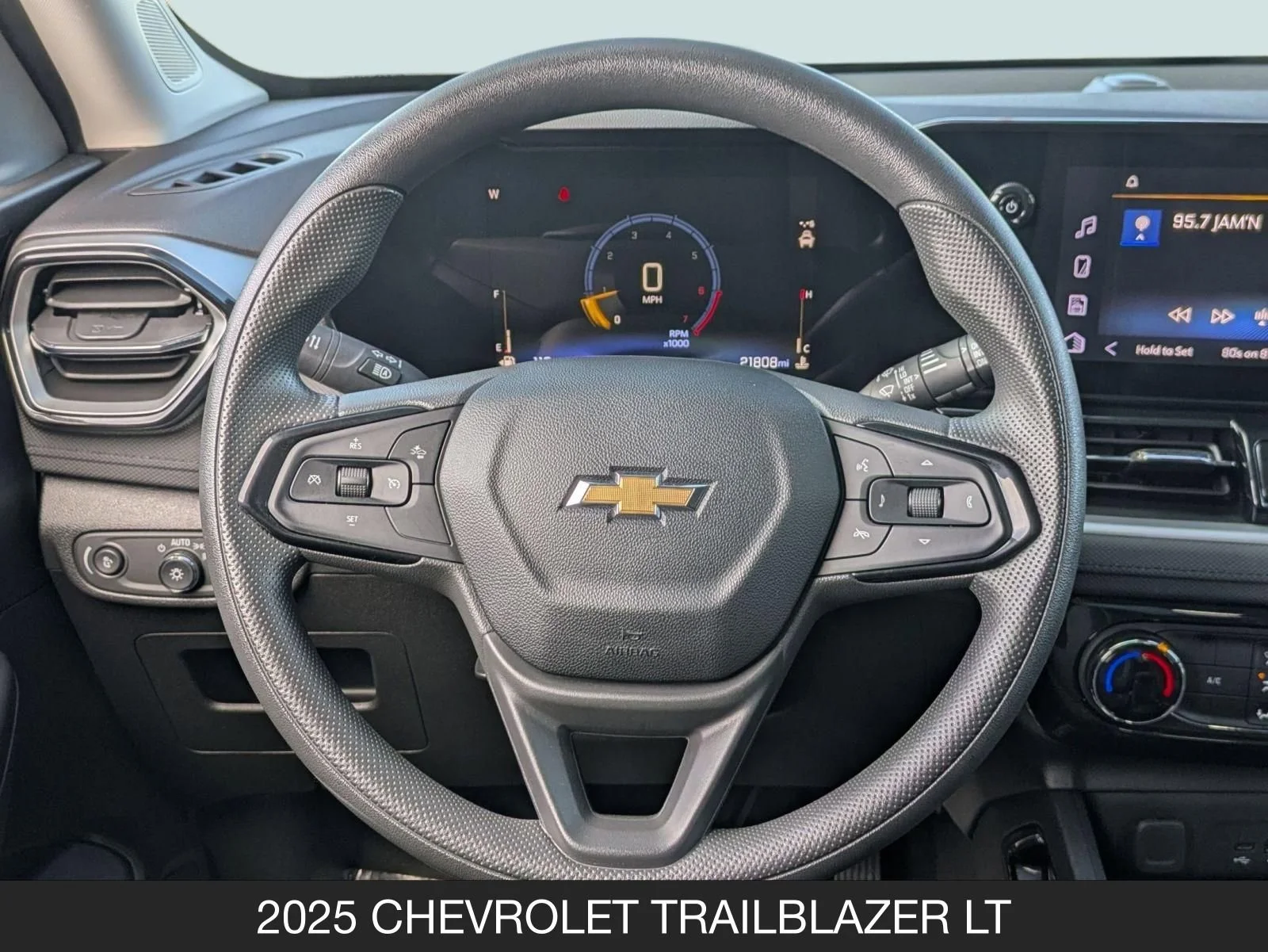 Used 2025 Summit White Chevrolet LT image 12