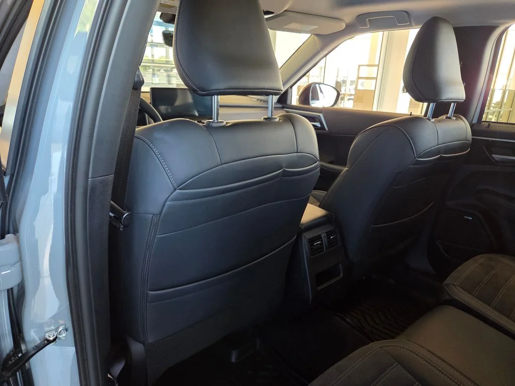 Used 2026 Moonstone Gray Metallic/Black Roof Mitsubishi LE image 21