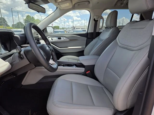 New 2026 Star White Metallic Tri-Coat Ford Active image 37