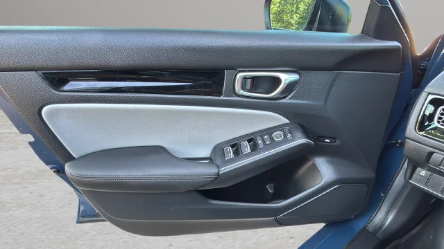 Used 2025  Honda Sport image 18