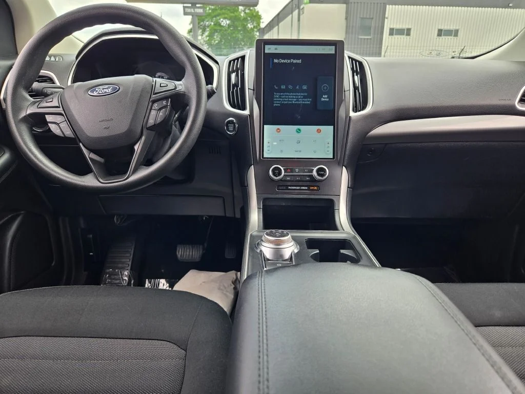 Used 2021 Black Metallic Ford SE image 17