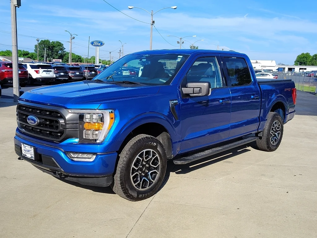 Used 2022 Atlas Blue Metallic Ford XLT image 2