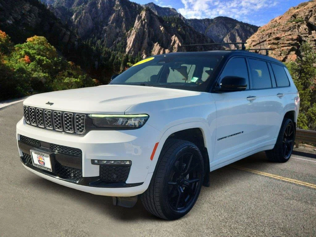Used 2023 Bright White Clearcoat Jeep Summit image 5