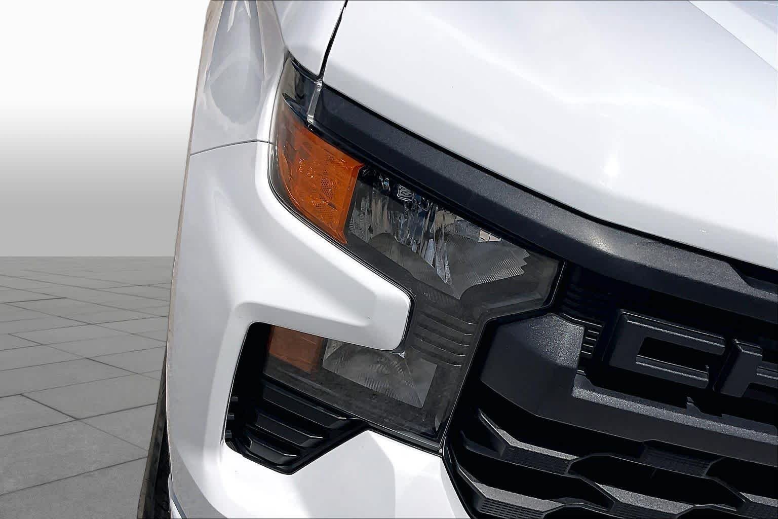 Used 2025 Summit White Chevrolet Custom image 27