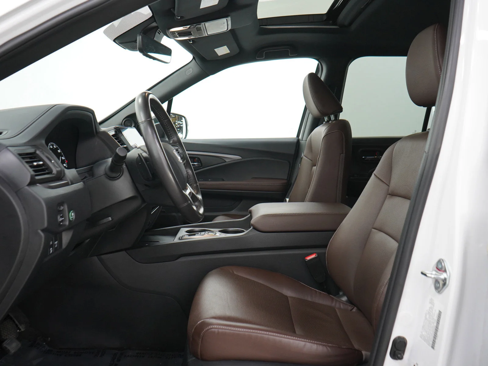 Used 2025 White Honda ridgeline image 24