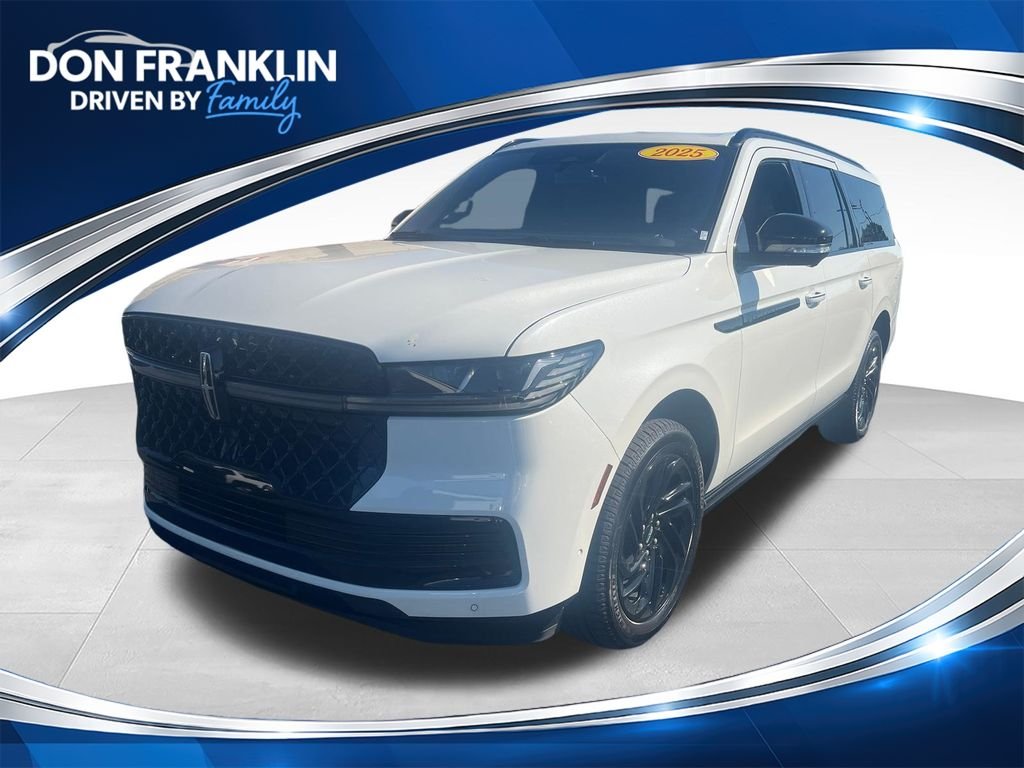 Used 2025 White Lincoln Reserve image 1