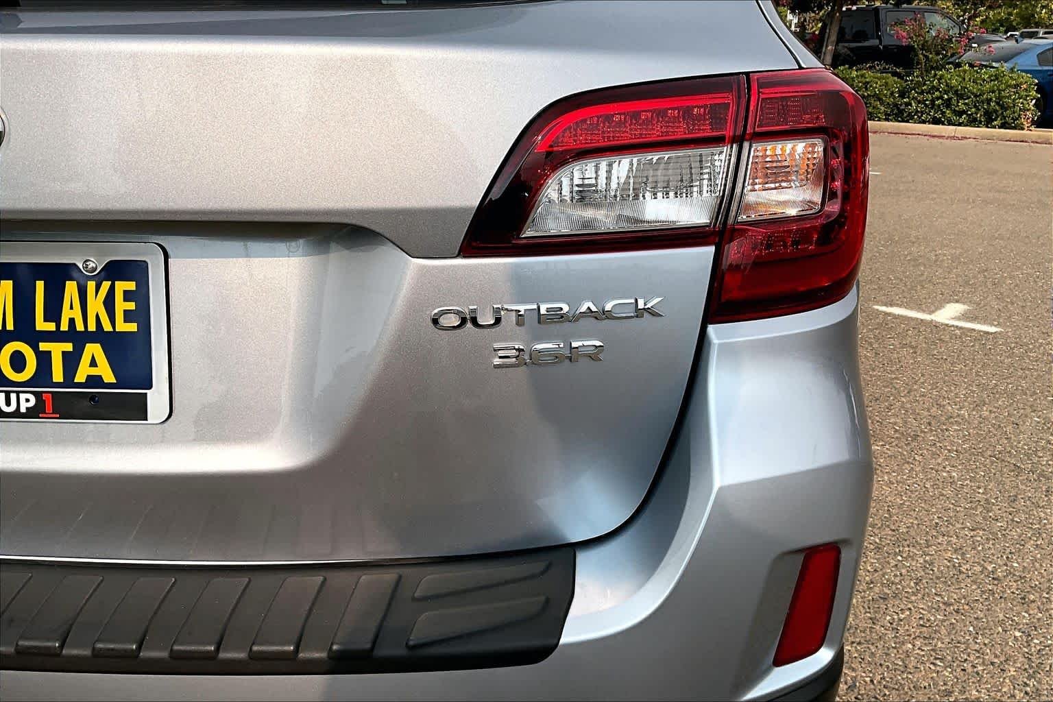 Used 2017 Ice Silver Metallic Subaru Limited image 9