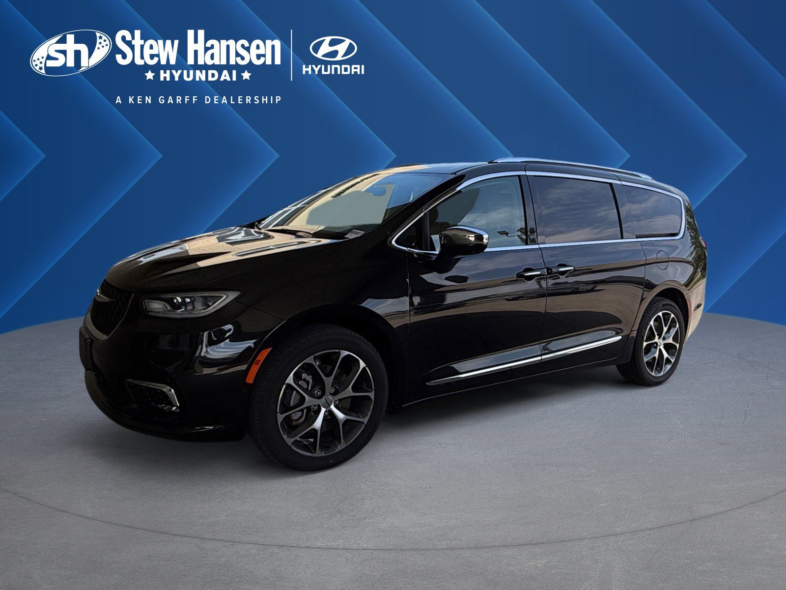 2021 Chrysler Pacifica Limited's photo