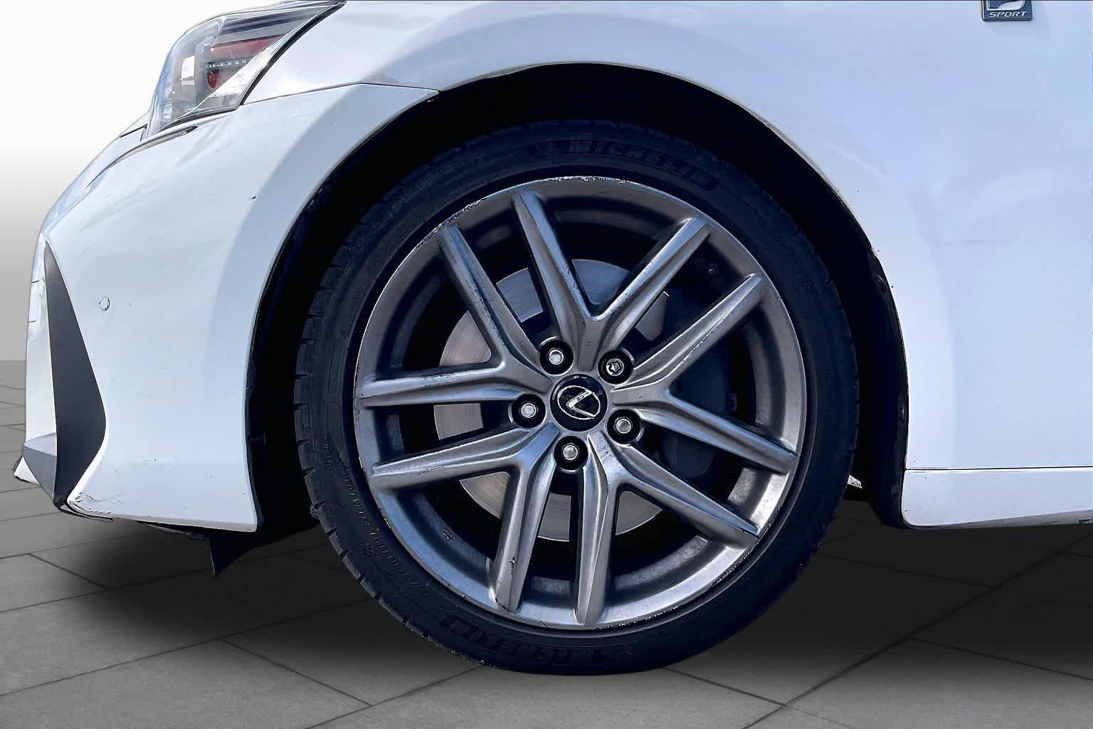Used 2018 Ultra White Lexus  image 10
