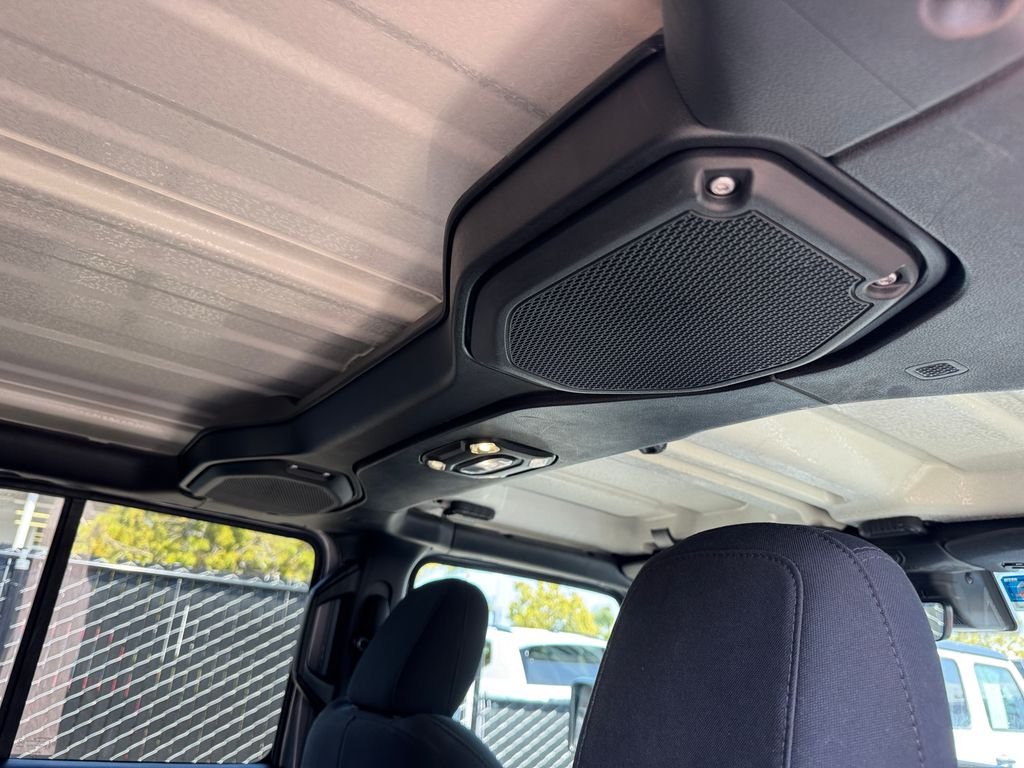 Used 2021 Silver Jeep Unlimited Sport image 20