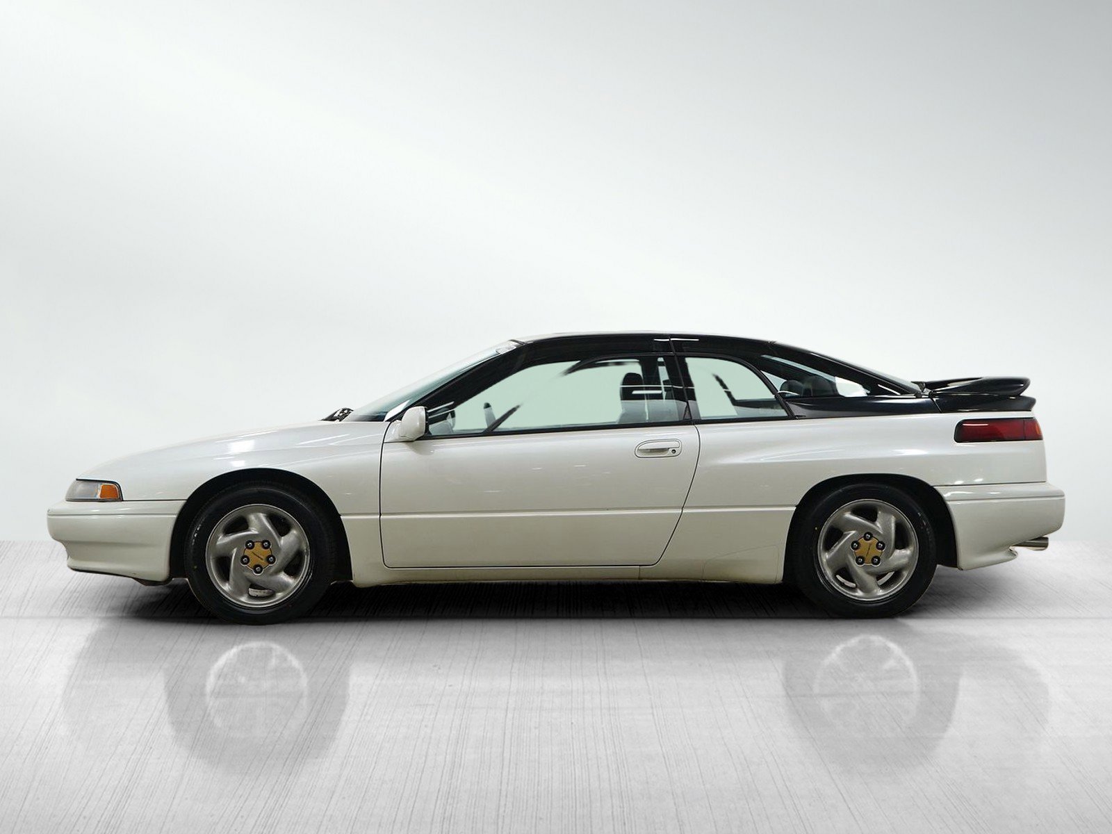 Used 1992 White Subaru  image 2