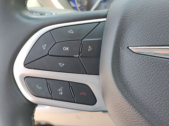 Used 2024 Silver Chrysler Touring L image 10