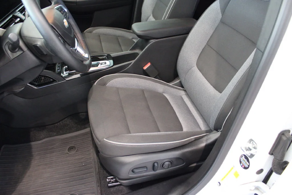 Used 2025 White Chevrolet LT image 10