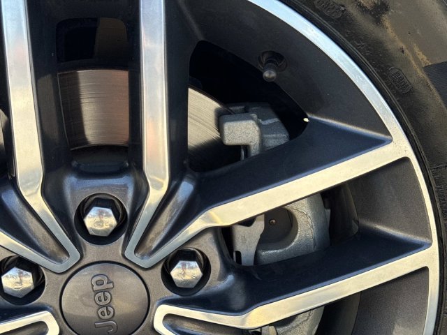 Used 2019 Gray Jeep Limited image 12