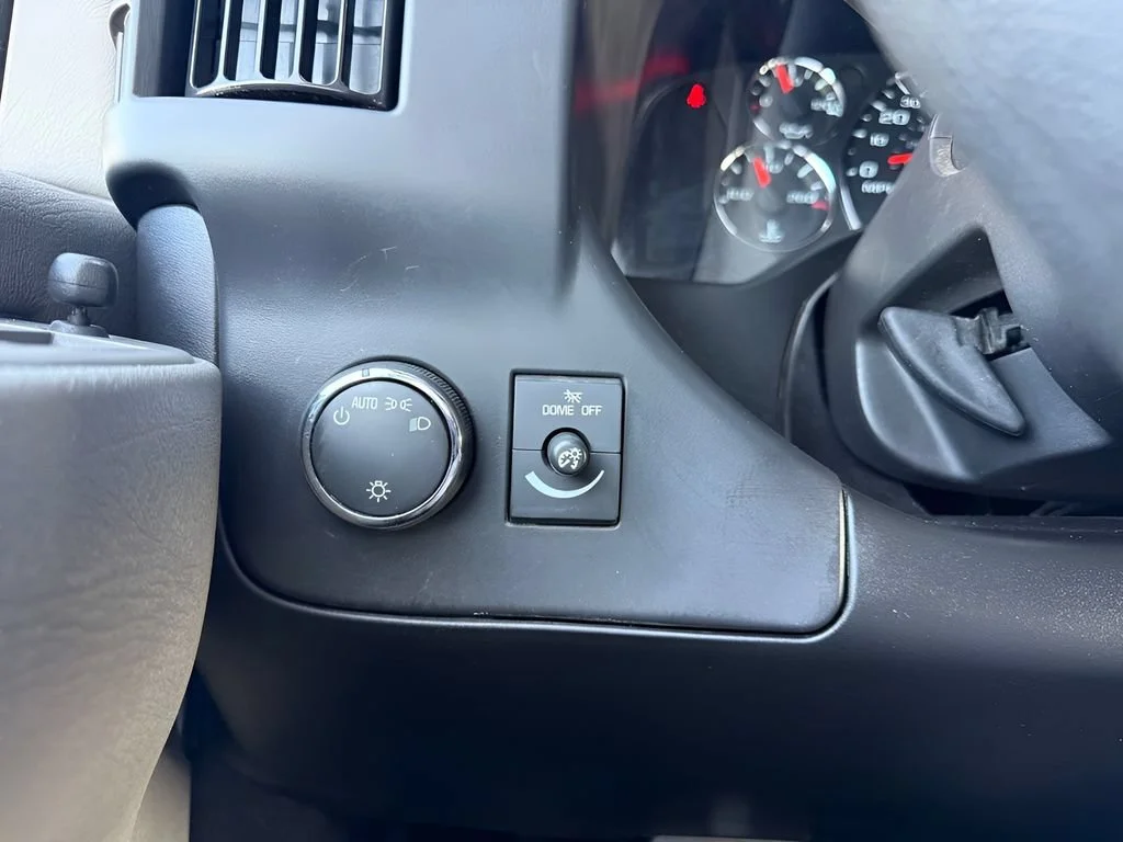 Used 2021 Summit White Chevrolet WT image 22