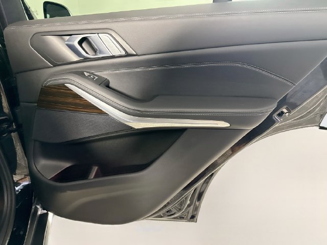 Used 2024 Black Sapphire Metallic BMW sDrive40i image 24