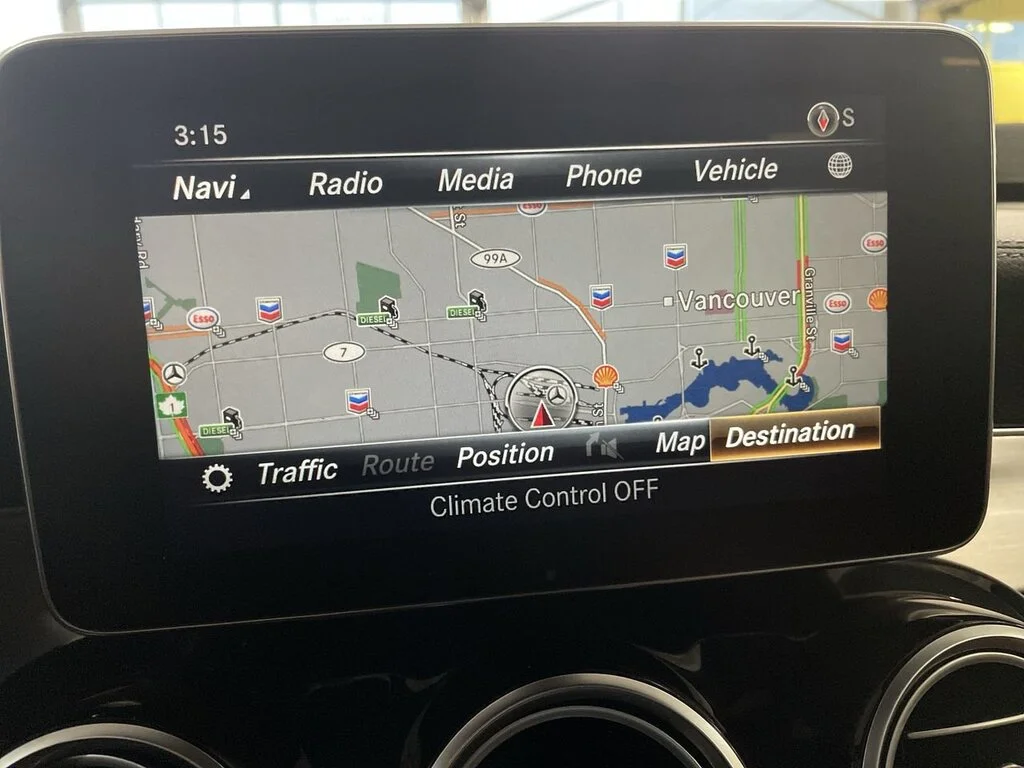 Used 2019  Mercedes-Benz 4MATIC SUV   No Accident History   Local BC   Low image 26