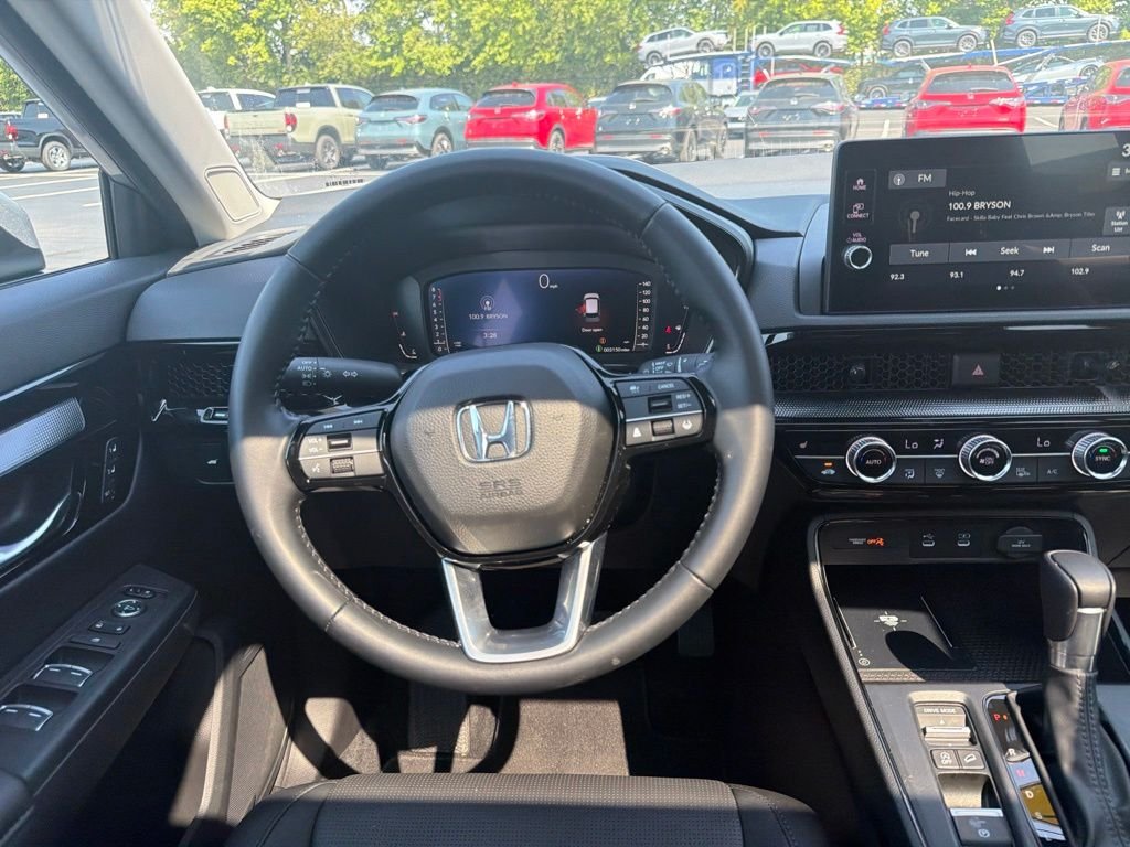 Used 2026 Solar Silver Metallic Honda EX-L image 13
