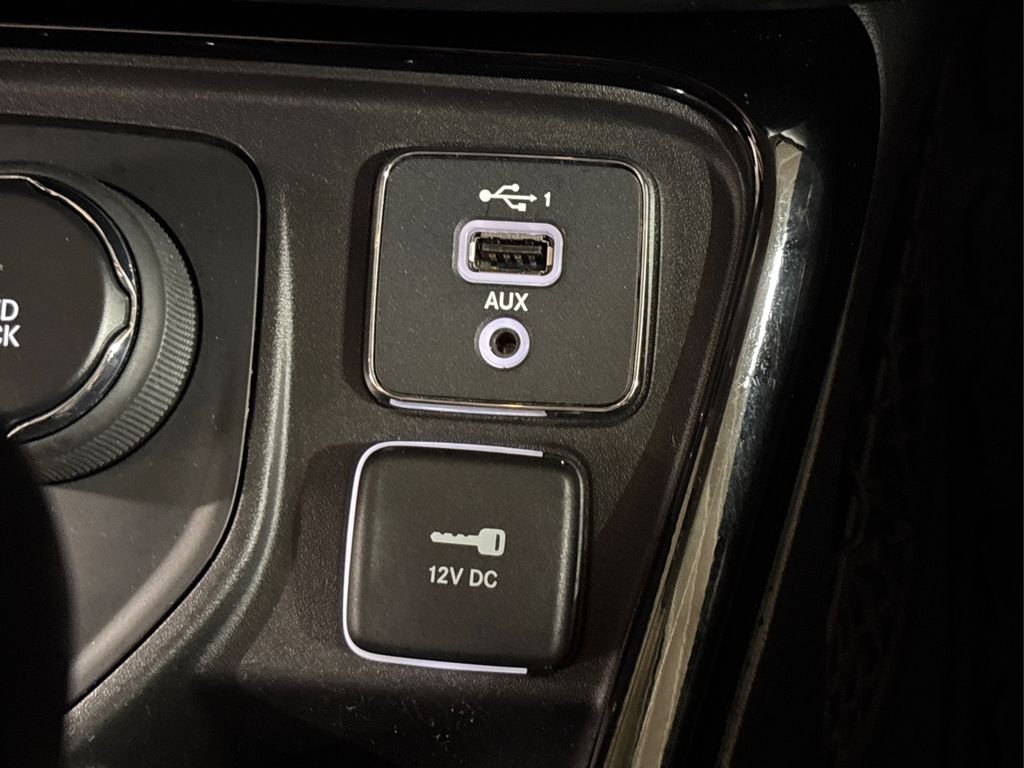 Used 2020 Black Jeep Latitude image 37