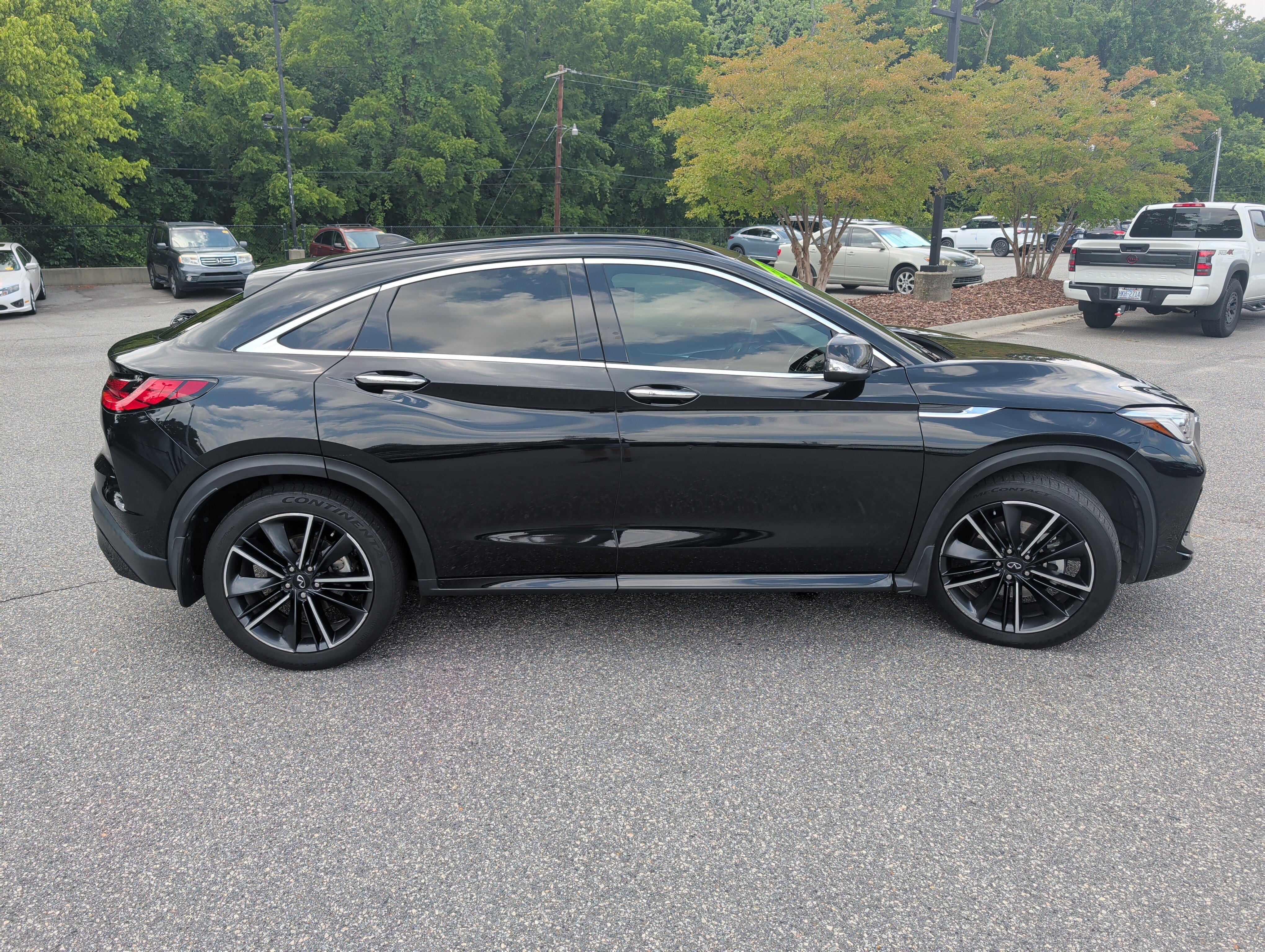 Used 2022 Mineral Black INFINITI LUXE image 3