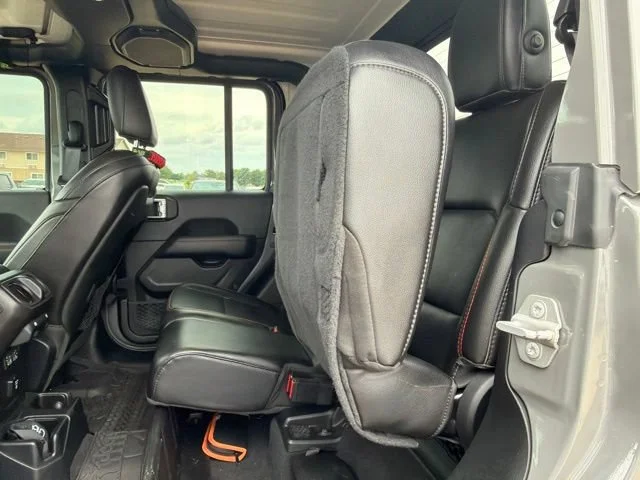 Used 2020  Jeep Rubicon image 38