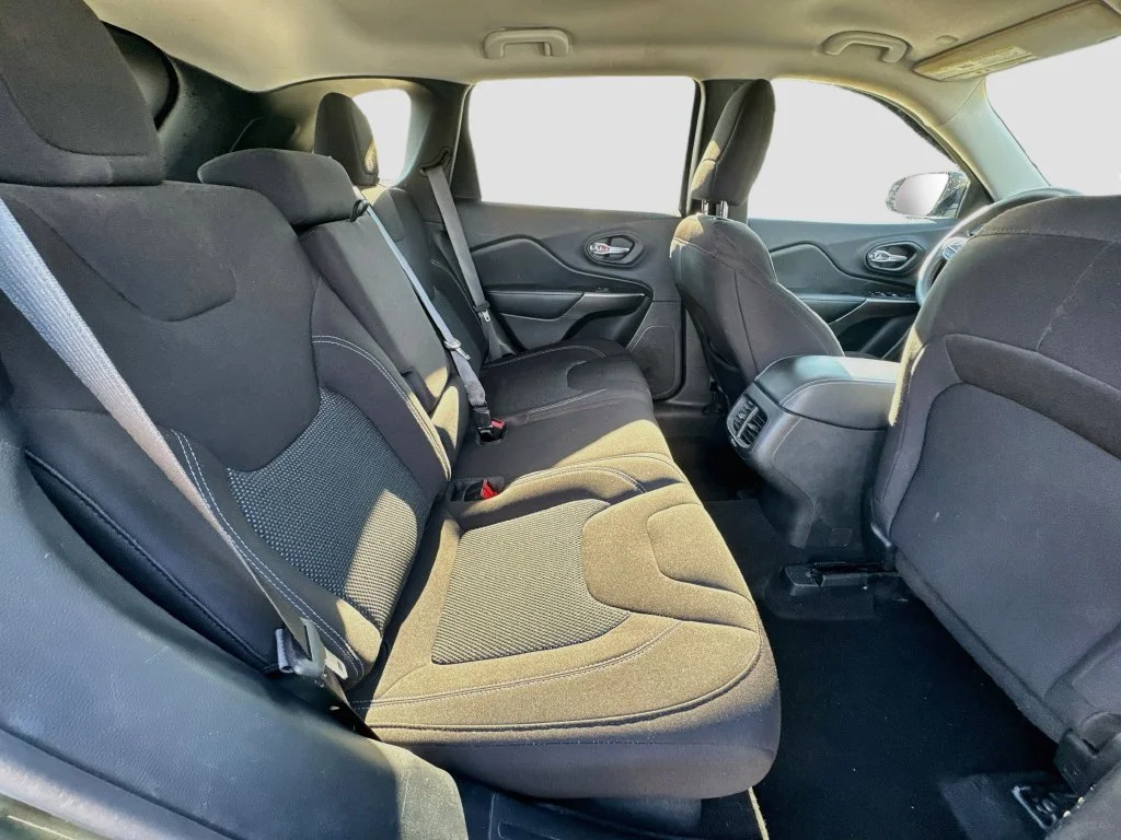 Used 2020 Green Jeep Latitude image 32
