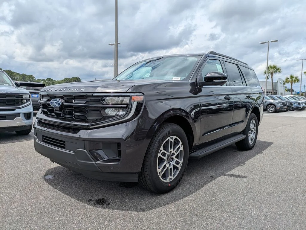 New 2026 Dark Matter Gray Metallic Ford Active image 8