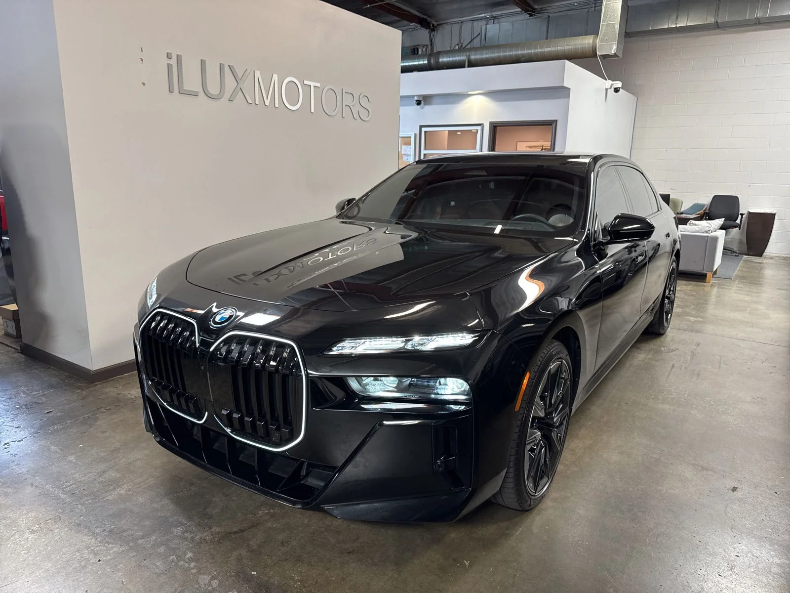 2025 BMW i7 xDrive60 Sedan's photo