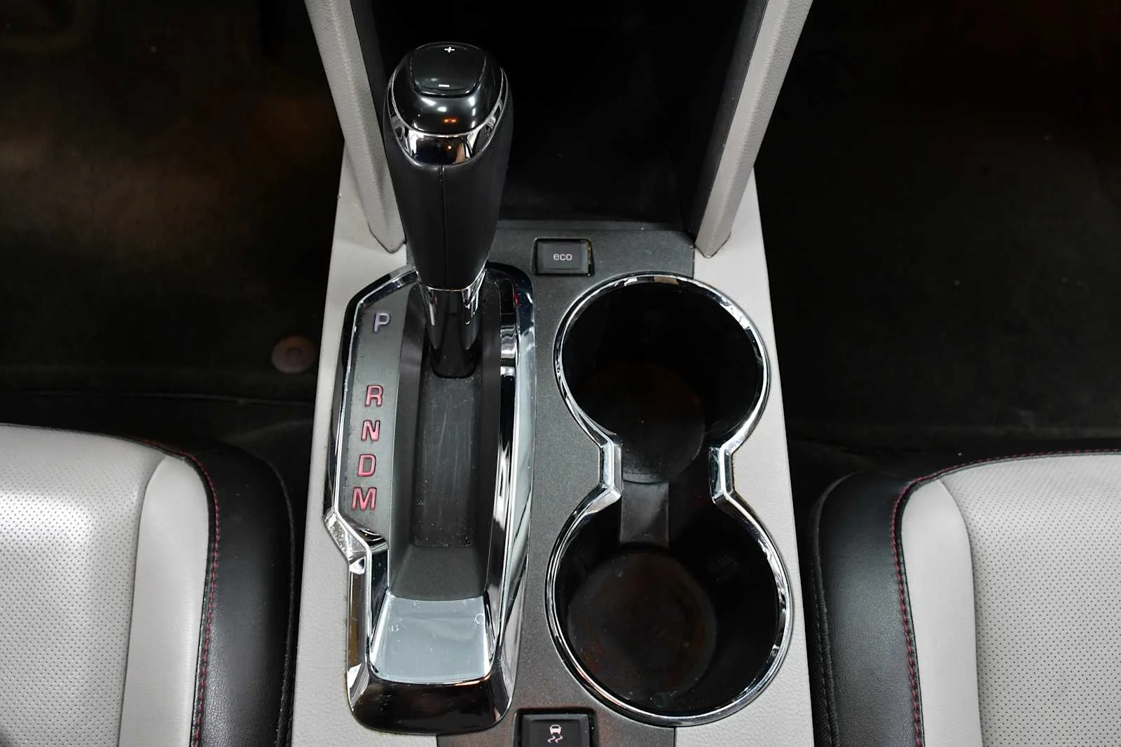 Used 2017 White Frost Tricoat GMC SLT image 21